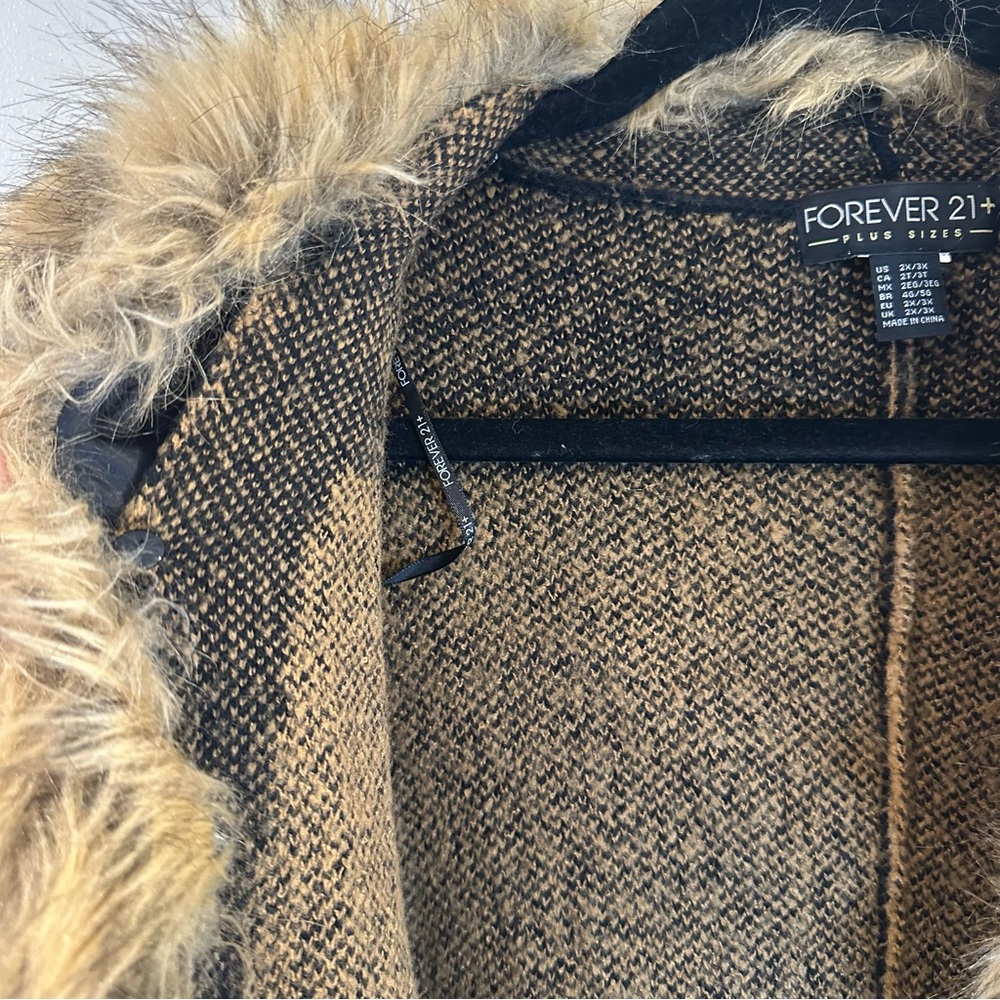 Forever 21 Plus Shawl Sweater with Detachable Faux Fur Collar in Camel Tan - Picture 9 of 9